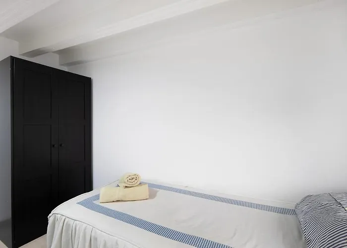 Piso Con Encanto 2 شقة *